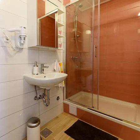 Studio Gina Трогир